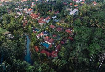Bali Spirit Hotel and Spa, Ubud has rooms with a private hot tub
