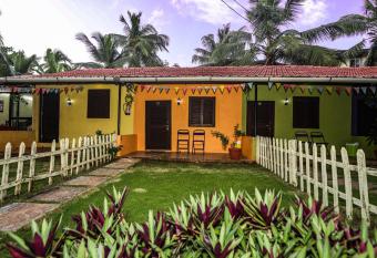 Vinsons Cottages allows 18 year olds to book a room