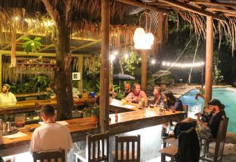 R  o Elemento allows 18 year olds to book a room