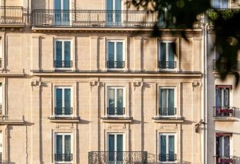 Best Western Plus Op  ra Batignolles allows 18 year olds to book a room