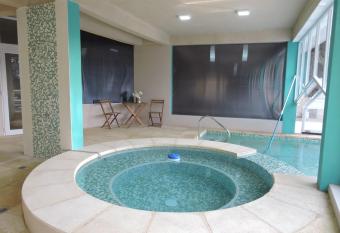 Apart Hotel Bungalows Matute allows 18 year olds to book a room