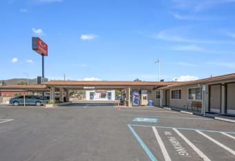 Econo Lodge Inn Suites Yreka has Smoking rooms
