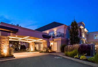 Best Western Premier Hotel Aristocrate allows 18 year olds to book a room