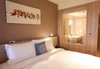 AJ Hotel Hsinchu allows 18 year olds to book a room