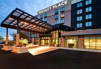Hyatt Place Phoenix/Gilbert allows 18 year olds to book a room