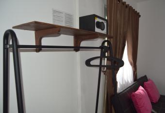 Askara Guest House & Hostel has Balcony rooms