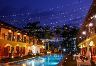 Sur La Mer has Balcony rooms