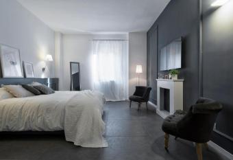 Suite Vogue Visconti has Balcony rooms