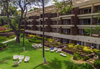 Mauna Kea Beach Hotel, Autograph Collection allows 18 year olds to book a room