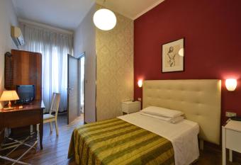 Hotel Universo allows 18 year olds to book a room