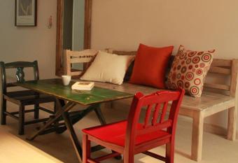 Mili  o Apart Hotel allows 18 year olds to book a room