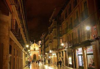 ThePlacetoBe B&B has Balcony rooms