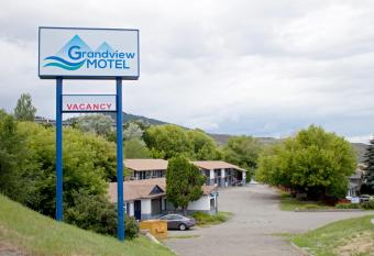 Grandview Motel allows 18 year olds to book a room