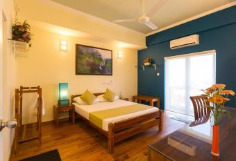 Shalom Residence Nawala has Balcony rooms