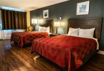 Econo Lodge Miramichi has Balcony rooms