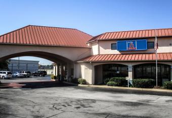 Studio 6-Chattanooga, TN - East has Smoking rooms