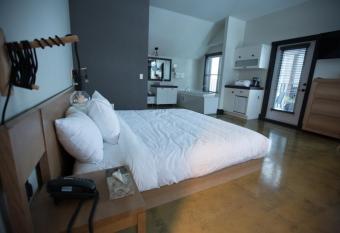 Espace 4 Saisons allows 18 year olds to book a room