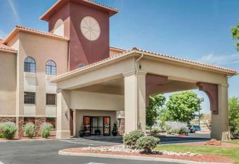 Quality Inn & Suites Albuquerque West has Smoking rooms