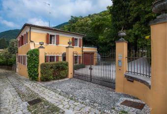 Casa nel cuore del prosecco has Balcony rooms