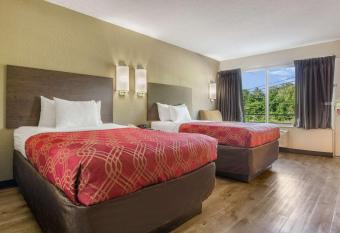 Econo Lodge Fort Knox has Smoking rooms