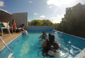 Galinha d Angola allows 18 year olds to book a room