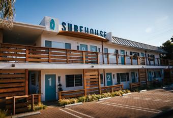 Surfhouse has Balcony rooms