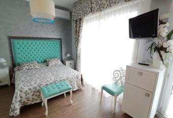 Hotel Nordic has rooms with a private hot tub