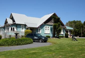 Connemara Country Lodge has Balcony rooms