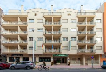 Apartamentos Tur  sticos Fresno allows 18 year olds to book a room