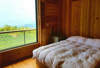 Shen Shan Lin Nai B&B has Balcony rooms