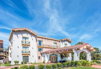 Econo Lodge Richmond-North Chesterfield has Smoking rooms