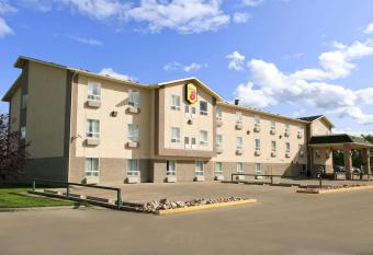 Super 8 by Wyndham Slave Lake AB allows 18 year olds to book a room
