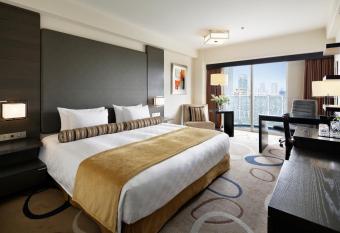 Grand Prince Hotel Shin Takanawa has rooms with a private hot tub