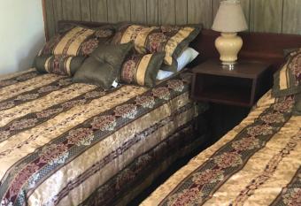 Michael Dee's Motel has Balcony rooms