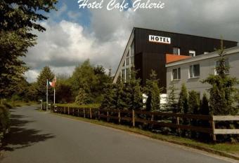 Hotel-Caf  -Galerie allows 18 year olds to book a room