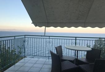 Villa Castle Sea View has Balcony rooms