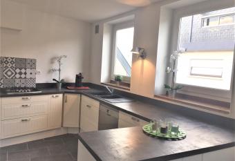 chambre d h  te-abc allows 18 year olds to book a room