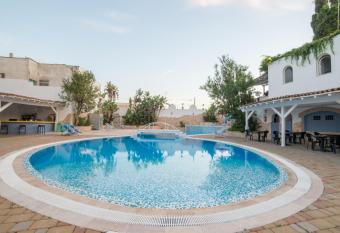 Gatto Bianco Casalabate has Balcony rooms