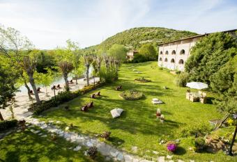 Agva Greenline Guesthouse (Adult Only +12) allows 18 year olds to book a room