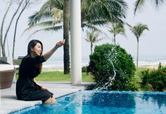 AMAZING V.I.P Villa has Smoking/Balcony rooms