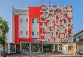 OYO 1489 Simona Hotel allows 18 year olds to book a room