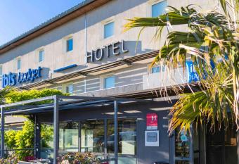 ibis budget Carcassonne La Cit   allows 18 year olds to book a room