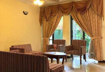 Noahs Ark Home Stay has Smoking/Balcony rooms