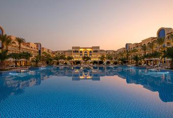 Premier Le Reve Hotel & Spa Sahl Hasheesh - Adults Only 16 Years Plus has rooms with a private hot tub
