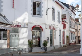 H  tel L albatros allows 18 year olds to book a room