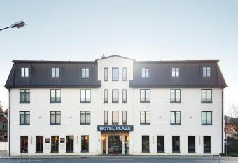 Hotel Plaza allows 18 year olds to book a room