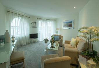 Ferrycarrig Hotel allows 18 year olds to book a room