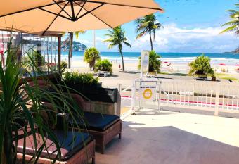 Costa Maris Beach Hotel Frente Mar allows 18 year olds to book a room