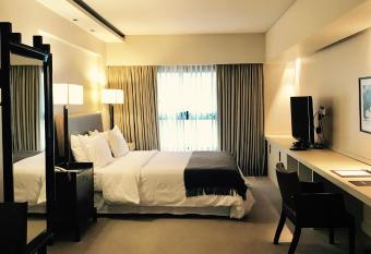 Libertad Hotel Buenos Aires has rooms with a private hot tub