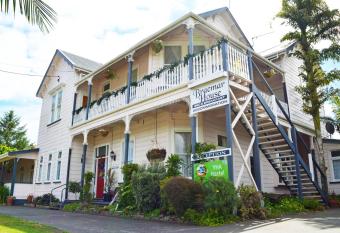 Braemar House B&B and YHA Hostel has Balcony rooms